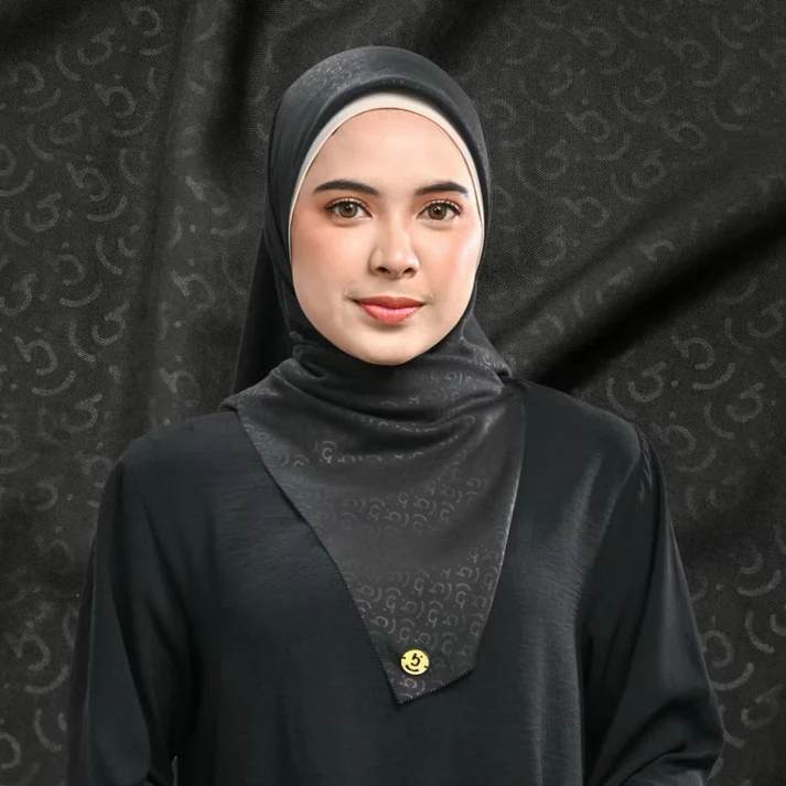 Hijab Segi Empat Lasercut Motif Emboss